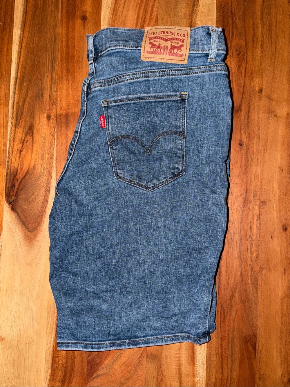 Levi's Blue Denim womens Jean Shorts size 31.  #522